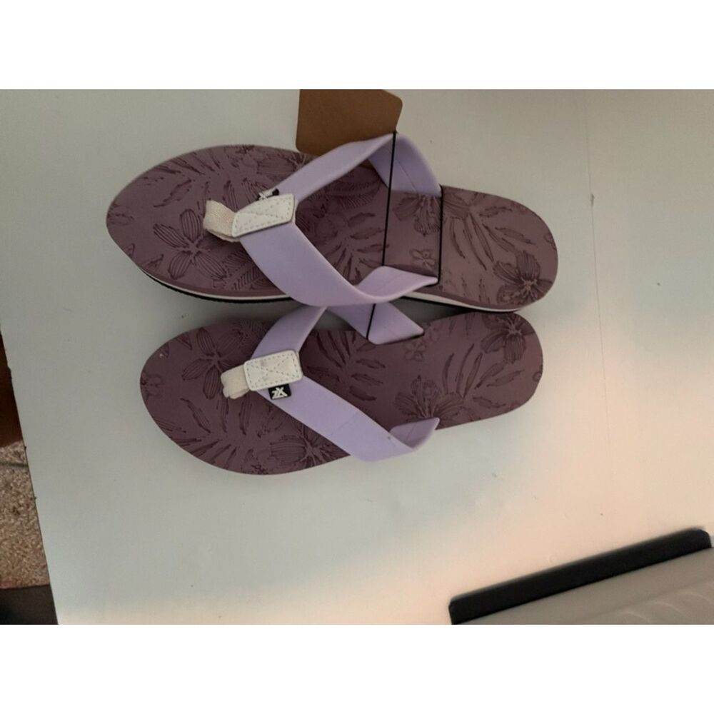 Zeroxposur Size 10 elderberry flip flops